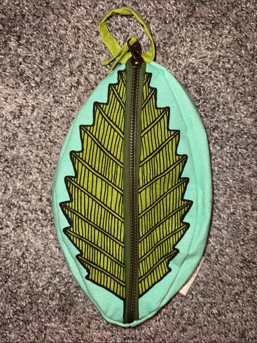 Leaf pouch